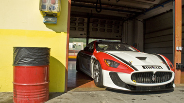 Maserati GranTurismo MC Trofeo 3/4 avant droit