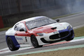 Maserati GranTurismo MC Trofeo blanc/rouge/bleu 3/4 avant droit