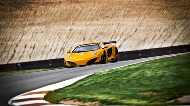 McLaren MP4-12C 3/4 avant virage