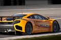 McLaren MP4-12C GT3 orange 3/4 arrière droit filé coupé