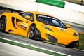 McLaren MP4-12C GT3 orange 3/4 avant droit filé penché coupé