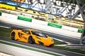 McLaren MP4-12C GT3 orange 3/4 avant droit filé penché