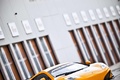 McLaren MP4-12C GT3 orange 3/4 avant droit penché debout