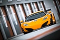 McLaren MP4-12C GT3 orange 3/4 avant gauche penché