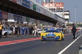 Spyker C8 Laviolette LMS bleu/jaune face avant stands