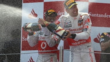 Espagne 2011 McLaren Hamilton et Button podium