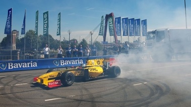 Renault F1 donut 1