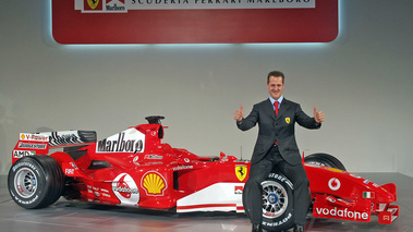 Schumi assis sur Ferrari