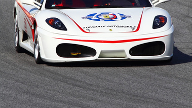 Prestige Racing Barcelona - 04.11.10 - Ferrari 430 Challenge blanc 3/4 avant droit debout