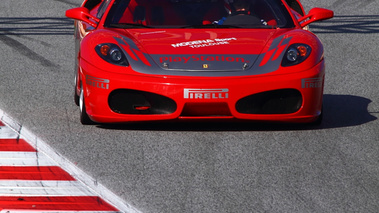 Prestige Racing Barcelona - 04.11.10 - Ferrari 430 Challenge rouge face avant debout