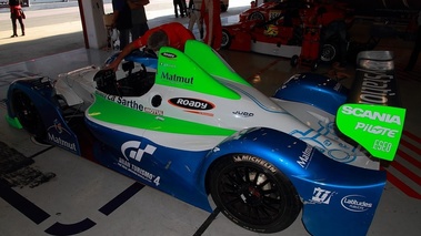 Prestige Racing Barcelona - 04.11.10 - Pescarolo LMP2 bleu/vert 3/4 arrière gauche