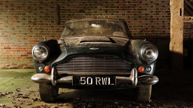 Aston Martin DB4 Convertible, vert, face