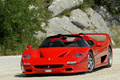 Ferrari F50 rouge 3/4 avant gauche penché