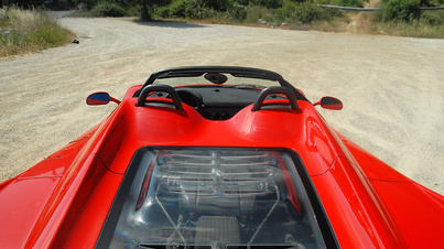 Ferrari F50 rouge capot moteur