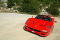 Ferrari F50 rouge face avant penché 2