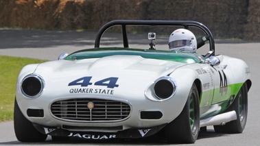 Goodwood Festival Of Speed 2011 - Jaguar Type E blanc speedster 3/4 avant gauche