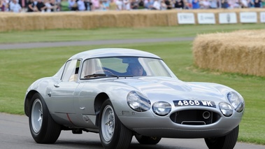 Goodwood Festival Of Speed 2011 - Jaguar Type E Lowdrag gris 3/4 avant droit