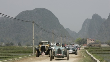 Bugatti Type 35, bleu ciel, action face