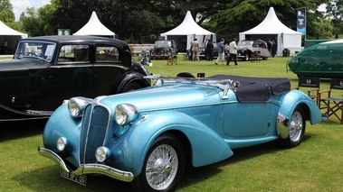 Roadster bleu, 3-4 avd