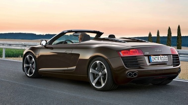 Audi R8 V8 Spyder marron 3/4 arrière gauche