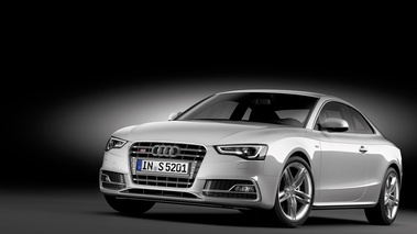 Audi S5 Facelift 2011 - coupé gris - 3/4 avant gauche