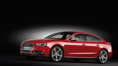 Audi S5 Facelift 2011 - sportback rouge - 3/4 avant gauche