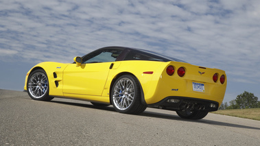 Chevrolet Corvette C6 ZR1 jaune 3/4 arrière gauche penché