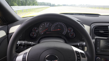 Chevrolet Corvette C6 ZR1 jaune compteurs 2