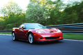 Chevrolet Corvette C6 ZR1 rouge 3/4 avant droit travelling penché