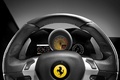 Ferrari FF anthracite volant debout