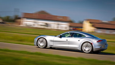 Fisker Karma gris 3/4 arrière gauche filé penché