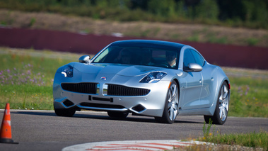 Fisker Karma gris 3/4 avant gauche penché 2