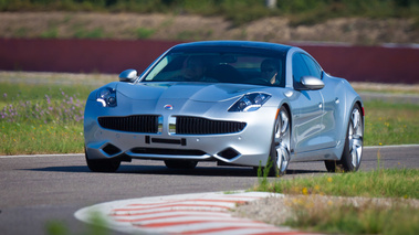 Fisker Karma gris 3/4 avant gauche