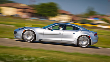 Fisker Karma gris filé penché 2