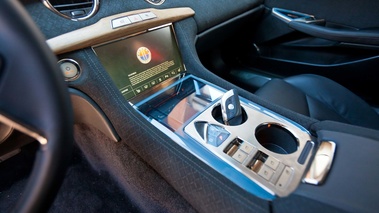 Fisker Karma noir console centrale