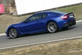 Maserati GranTurismo MC Stradale bleu 3/4 arrière gauche filé penché