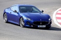Maserati GranTurismo MC Stradale bleu 3/4 avant droit