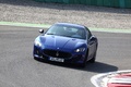 Maserati GranTurismo MC Stradale bleu face avant penché 2