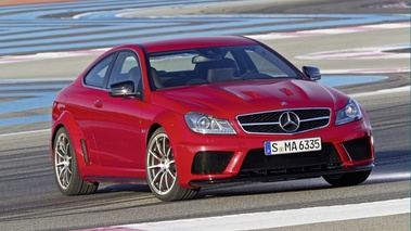 Mercedes C63 AMG Black Series - rouge - 3/4 avant droit