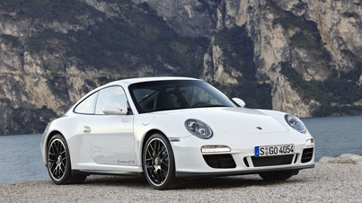 Porsche 997 Carrera GTS blanc 3/4 avant droit penché