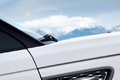 Range Rover Sport Supercharged blanc prise d'air aile avant debout