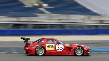 Mercedes SLS AMG GT3 rouge filé