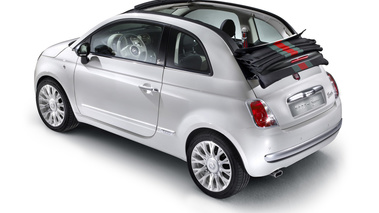 Fiat 500c Gucci - blanche - 3/4 arrière droit capote ouverte