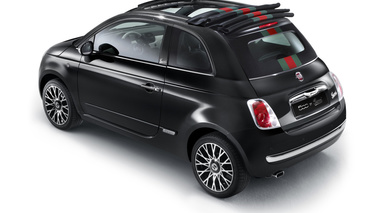 Fiat 500c Gucci - noire - 3/4 arrière droit capote mi-close