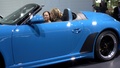 Mondial Paris - Deux filles dans une Porsche 911 Speedster