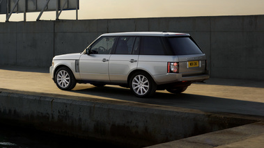 Range Rover 2009 gris 3/4 arrière G