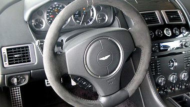 ASTON MARTIN V8 Vantage  2008 - Vue 3/4 avant droit