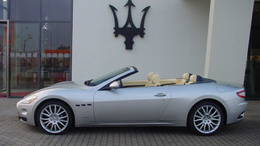 MASERATI GranCabrio 2010 - Vue de profil droit