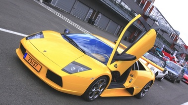 Spa Italia 2010 Lamborghini Murcialego jaune.