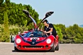 10 000 Tours du Castellet 2012 - Lola T70 MkIII rouge face avant portes ouvertes